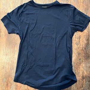 Cuts Clothing Men’s T-Shirt with Curve Hem - Size Medium